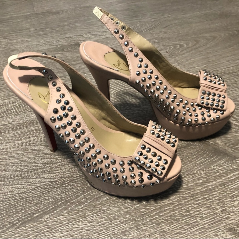 Peep toe pumps, Louboutin-like design
